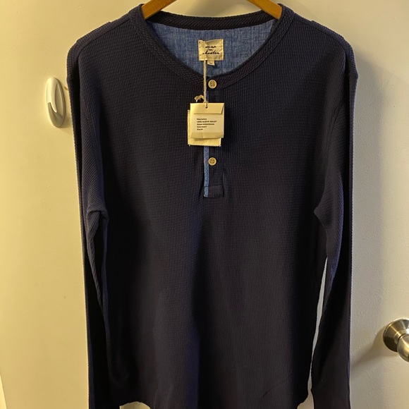 Sweatshirt - Picture 2 of 4